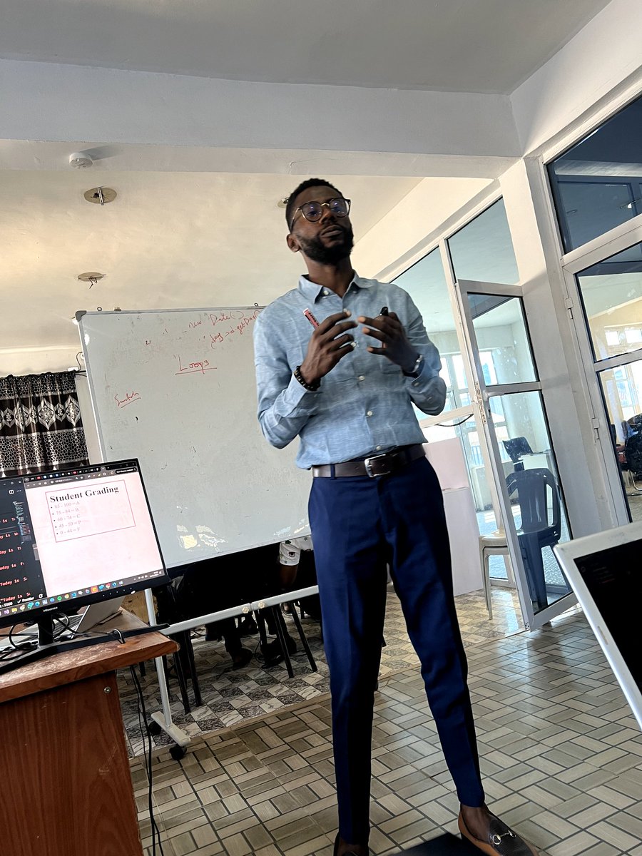 TechProVee's tweet image. Today in class! We explored loops in control structures & I used the mortar&pestle vs electric grinder analogy to drive the point home! Students saw the power of loops in action!
Sometimes, a funny gesture goes a long way #TechProvee #FrontendTutor #CodingEssentials