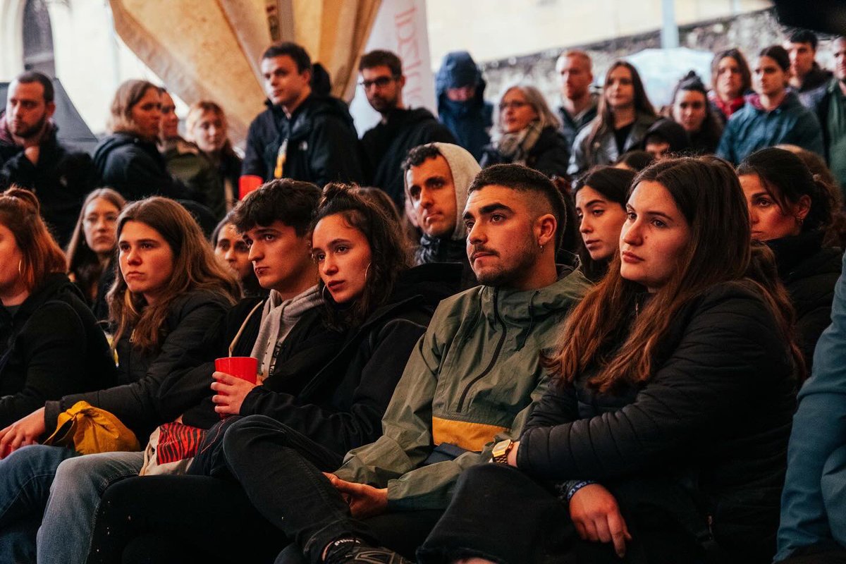 Zein hitzaldi entzun nahiko zenuke aurtengo GE25ean? Etiketatu zuen hizlari gogokoenak😉

            Ideien bila gabiltza…

Erantzunetan irakurtzen zaituztegu👀