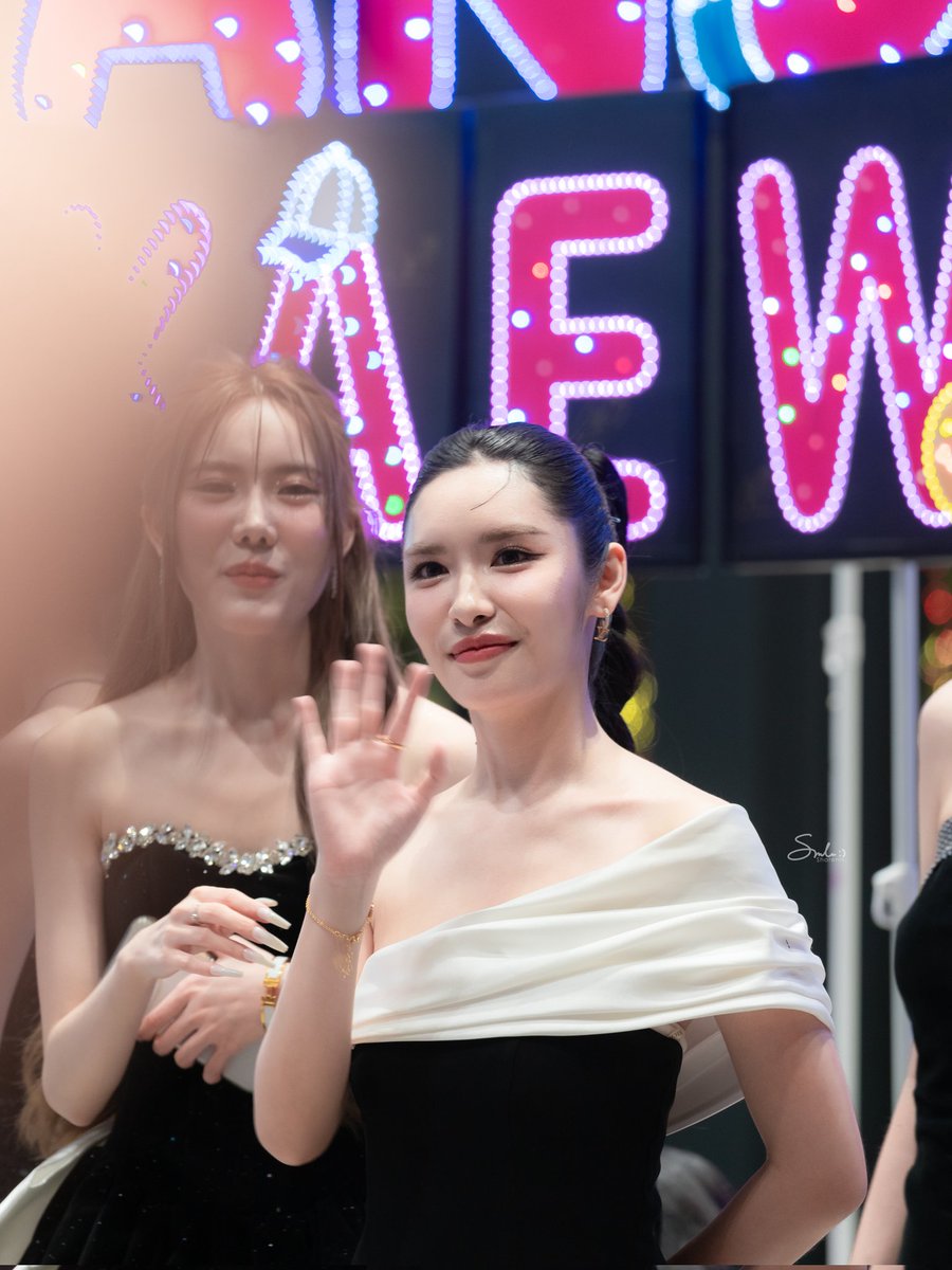 ShareNlv's tweet photo. Say hi. 👋🏻
STH PROJECT LINE UP
#STHProjectLineup2025
#lookkaewkamollak https://t.co/5RzTgrjrXW