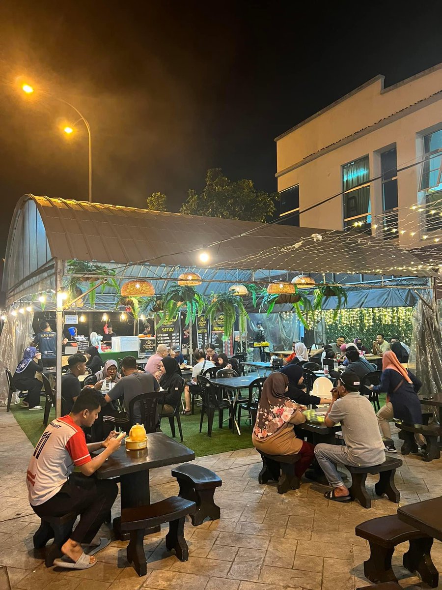SenawangTV's tweet photo. SATAY TERSEDAP DI SIKAMAT

Waghih dah try belom ? Jom lah weekend ni ajak family, kawan-kawan

Macam-macam jenis satey, yang penting bakar sempurna mengunakan arang

✅Satay Ayam Daging
✅Satay Kambing
✅Satay Perut

📍Satay Sedap Sikamat, Taman Pulai Perdana
⏰4:30 PM - 10:30 PM https://t.co/hVDVvdrhvZ