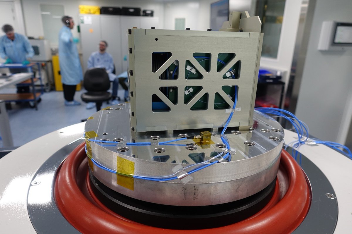 ESA__Education's tweet image. 🚀 Exciting news: The PoliSpace Team has successfully tested a model of their 6S CubeSat at the CubeSat Support Facility located at ESEC Redu, Belgium! 🛰️🎉

From 14 to 18 October, four students from Politecnico di Milano, Italy, conducted a vibration campaign of the Structural…