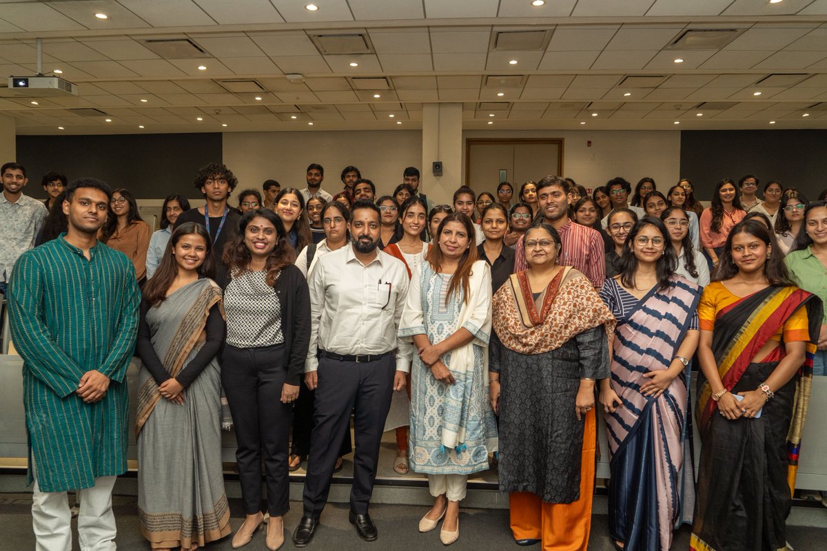 bennettuniv's tweet image. Our HR Panel Discussion Series' 2nd edition featured top HR leaders from Archetype, Collective Newsroom, and Radio Mirchi, sharing insights on culture, tech recruitment, and risk-taking. Organized by Semester V students with Prof. Shruti Jain.
#BennettUniversity #TSOM #HRPanel