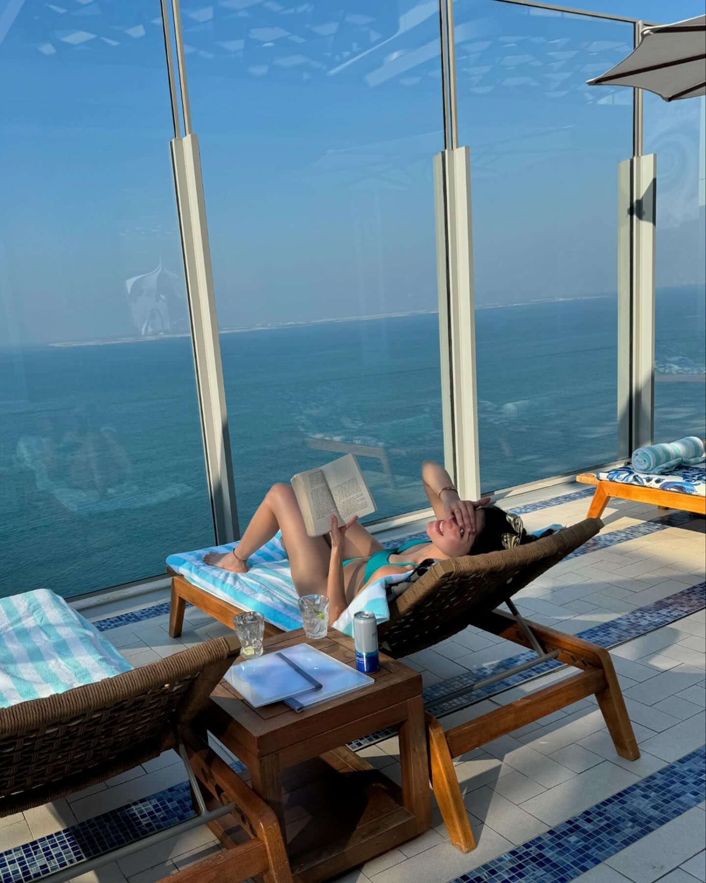 GcQyr1uWEAAAnMl?format=jpg&name=large