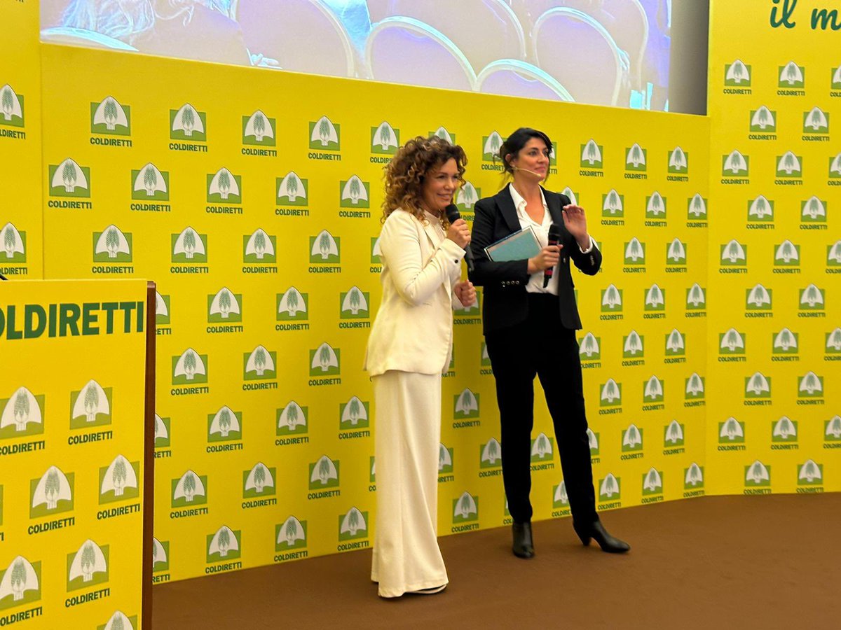 Premio speciale a Chiara Luppi, cantautrice padovana da sempre vicina alle #donne Coldiretti attraverso importanti iniziative di raccolta fondi. Con i suoi concerti ha sostenuto diversi progetti di aiuto al suo territorio.