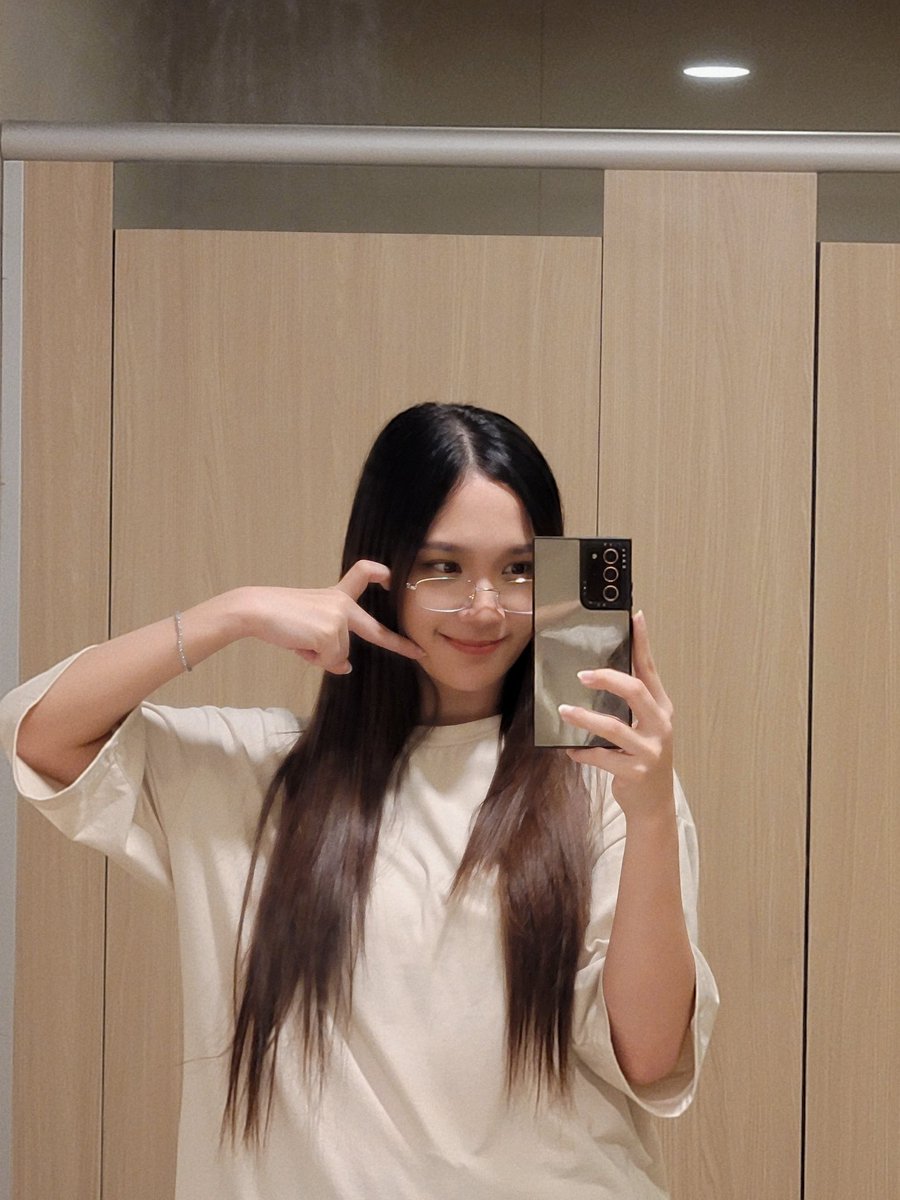 ygig_official's tweet photo. w3go, i miss you a lot. kamusta naman araw niyo? tell me ALL about it, i'll read it. sana okay lang kayo, palagi. lov333you <3

#YGIG #YGIGJewel https://t.co/Bwil8LjoV5