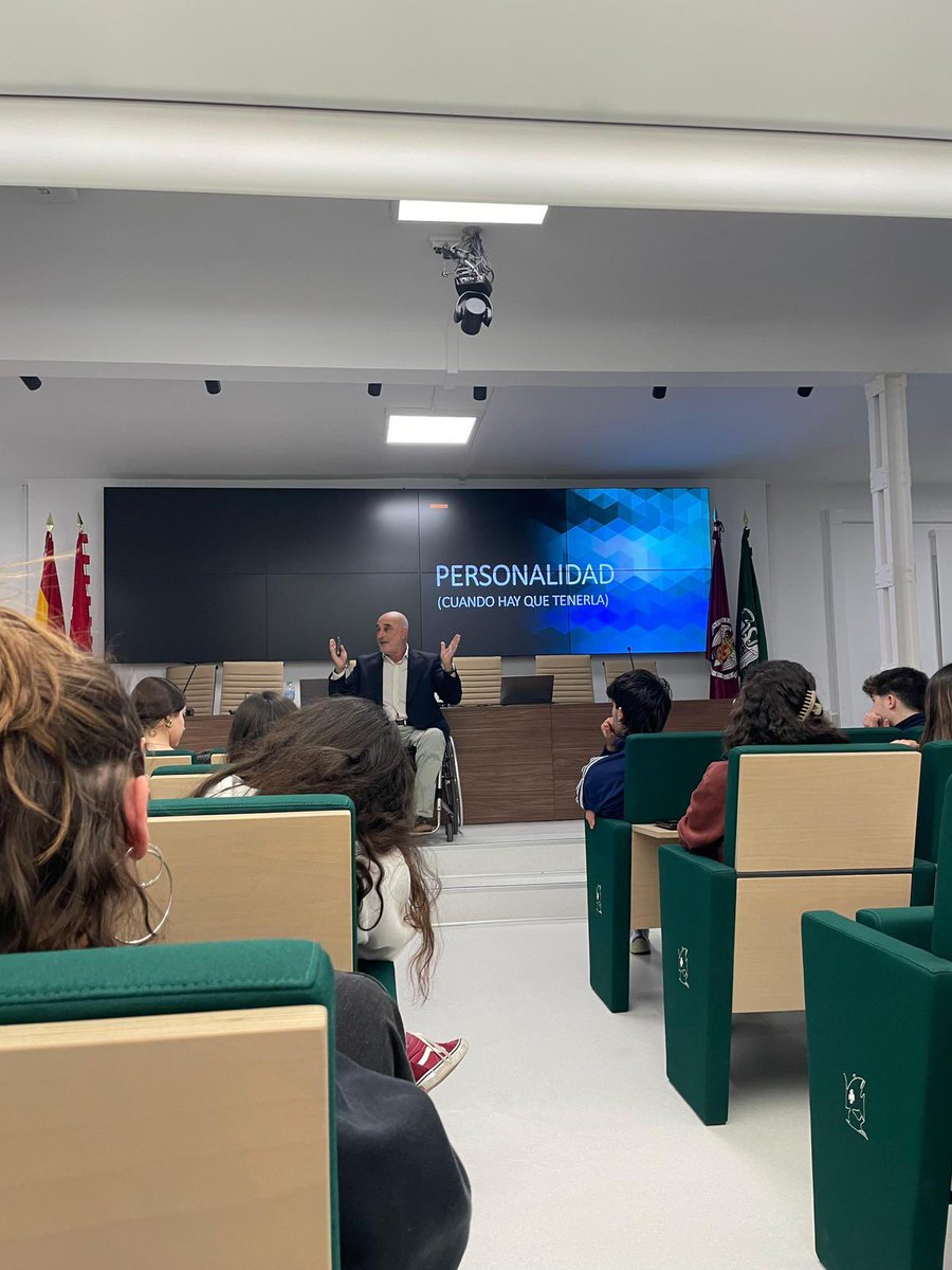 Ayer nuestros colegiales disfrutaron de una entretenida charla dirigida por <a href="/sebas_lorente/">Sebas Lorente</a> sobre las consecuencias del alcohol, las fiestas y los ‘afters’. Agradecerle a él y a <a href="/fundacioabertis/">Fundación Abertis</a> por su tiempo y dedicación. 

#fundacionabertis #CCMM #UCM #UnMayorEsMas