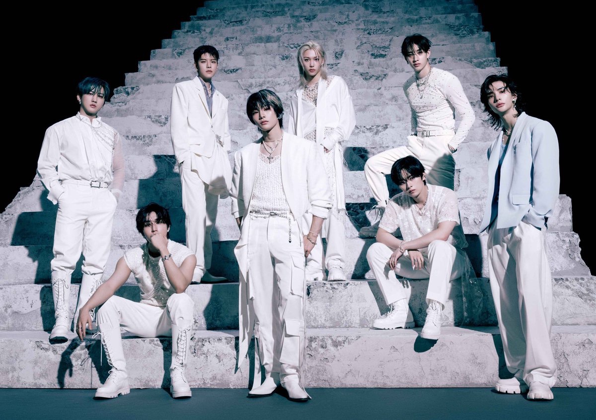 skzchartdata's tweet photo. “GIANT” (Album) debuts on Spotify with 2,020,192 streams (9h tracking). It is their biggest 1st day Japanese album debut! 🔥

#1 GIANT ㅡ 2,020,192 🆕👣 
#2 THE SOUND ㅡ 1,343,700 
#3 Social Path/Super Bowl ㅡ 996,711

@Stray_Kids_JP #SKZ_GIANT #スキズ https://t.co/2bLCrNiHGF