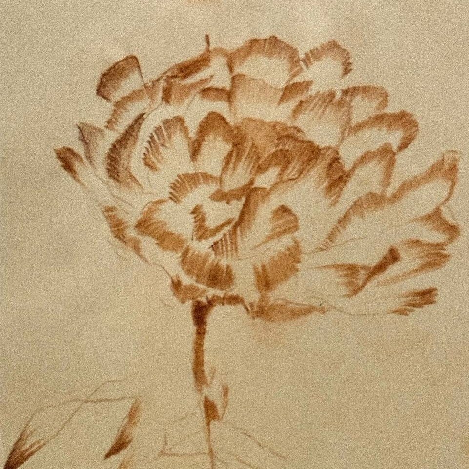 даже в петербургские, холодные для меня, +2°С, в его руках теплее, чем в любом свитере.