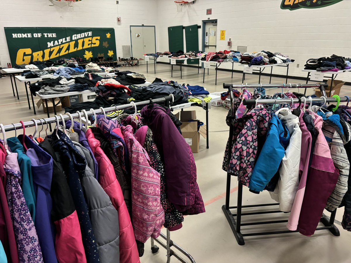 MapleGrovePS's tweet image. Our Maple Grove Boutique is opening today!  Please feel free to come by and pick up some gently used clothing before or after your child&apos;s Parent/Teacher conference. 😊