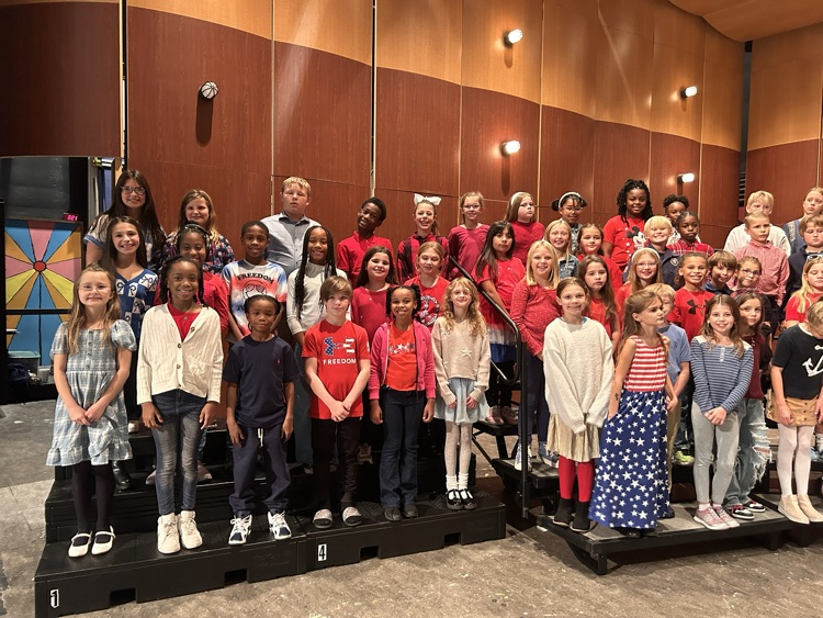 kivy0129's tweet photo. Our 4th grade classes throughout the district joined together to honor our veterans with a special choir performance. What a beautiful tribute. https://t.co/M4iTROO4ez
