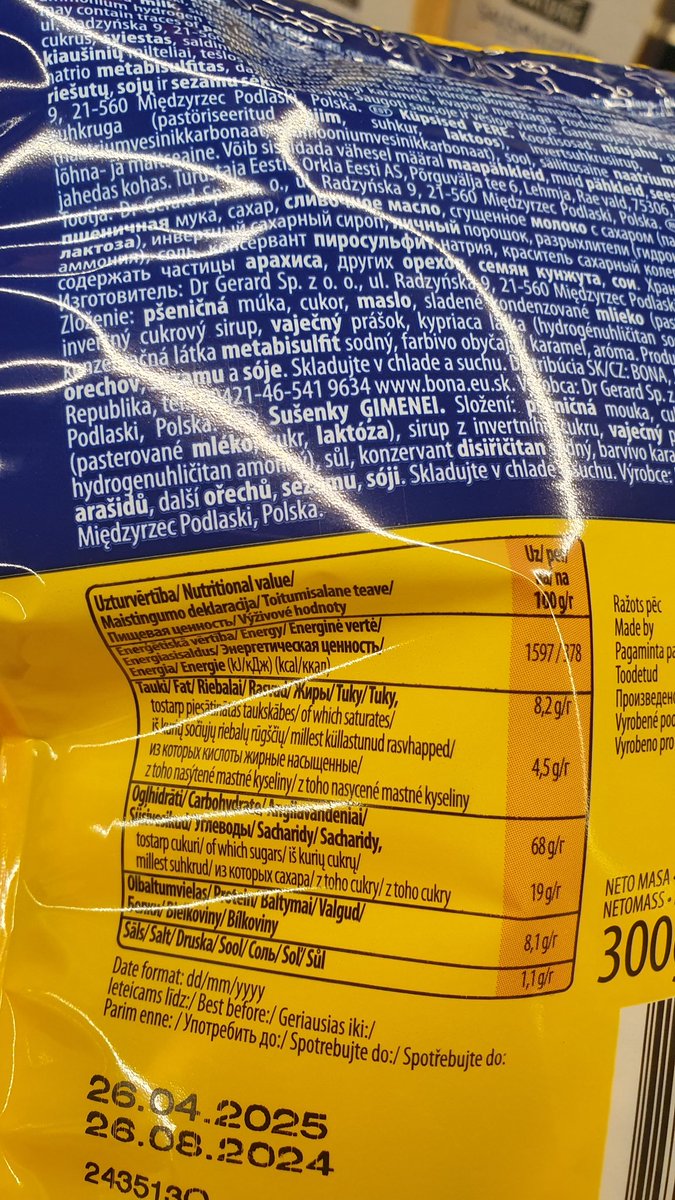 aust_meness's tweet photo. Ukraiņu draugs palūdza aizvest bērniem kādus saldumus. Staigāju pa veikalu - @OrklaLatvija Selgai visur teksts RU valodā. Vai es tādu varu vest uz 🇺🇦? Nē. Izvēlējos @purechocolatelv . Uzņēmēji, domājiet! https://t.co/m61vwELmTT