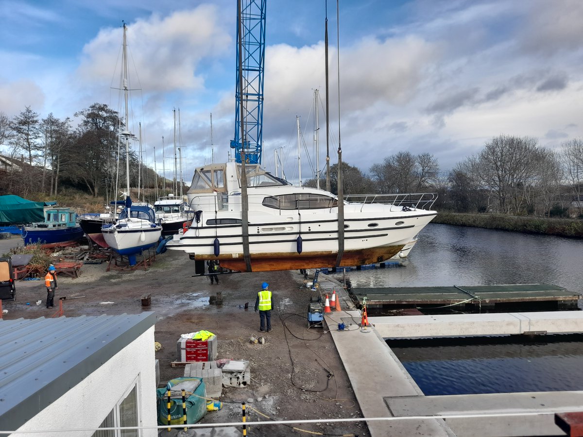 Craning Boats Out of the Water! 
It's time to say goodbye to the water for a bit! Today Caley Cruisers boats are getting cleaned and some winter works done. Whether for maintenance, winterization, or just some well-deserved rest, all boats are lifted with care.