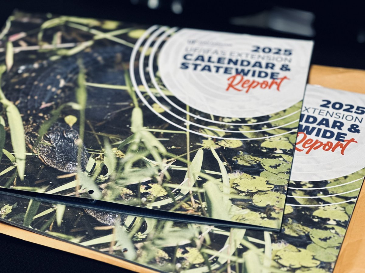 irriaudi's tweet image. My favorite time of year🍂.. and I get to crack open a brand new UF/IFAS Extension calendar!