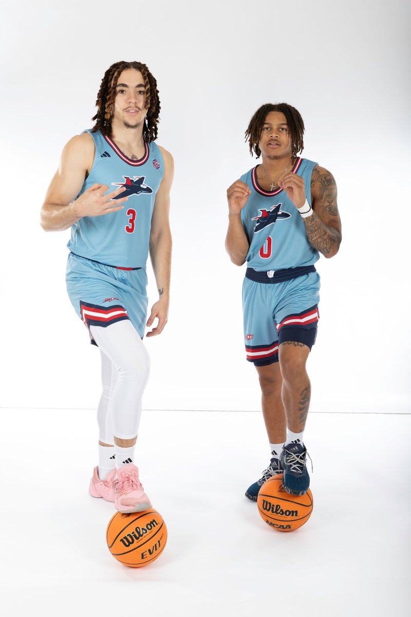 Home Opener x Baby Blue Out ‼️‼️

Pack the gym in your baby blue TONIGHT at 7:30 as we debut our new jerseys 

#JetPower✈️