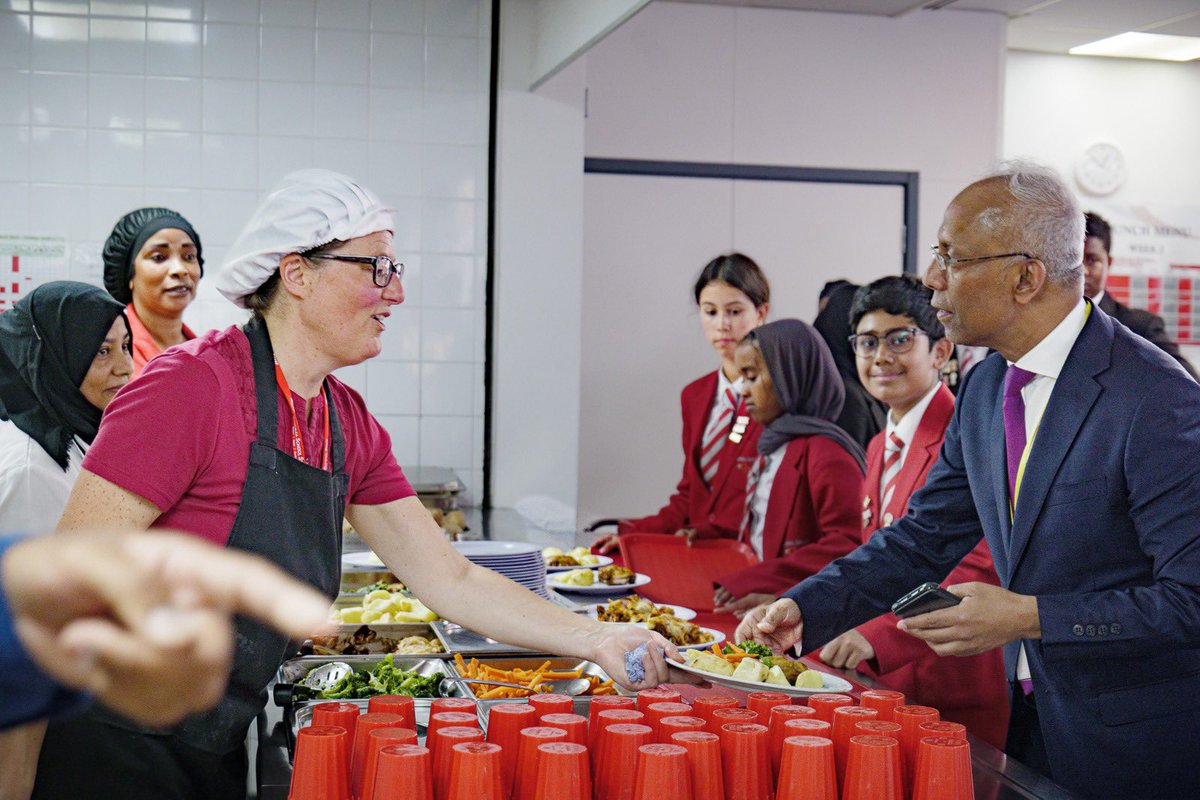 I'm proud to have made Tower Hamlets Council the first in the country to introduce free school meals for all pupils aged 4-16.

This #NationalSchoolMealsWeek I'm calling on the national government to fund universal free school meals everywhere so no child goes hungry at school.