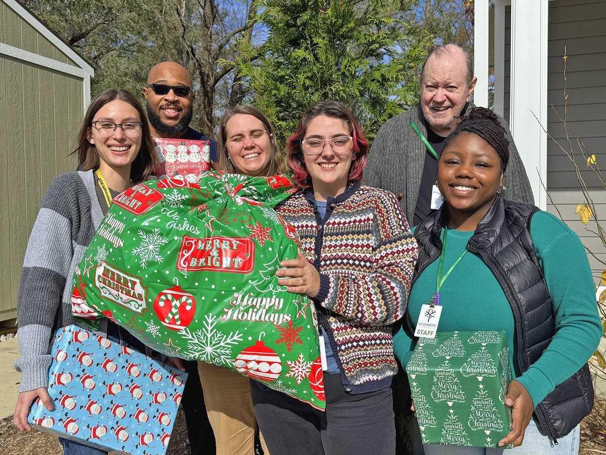 Would you like to make a local family's wishes come true this holiday season? Sponsors are needed right now! Sign up at forms.gle/oBtcmhDV6egUSw… to receive more info. (No obligation.)