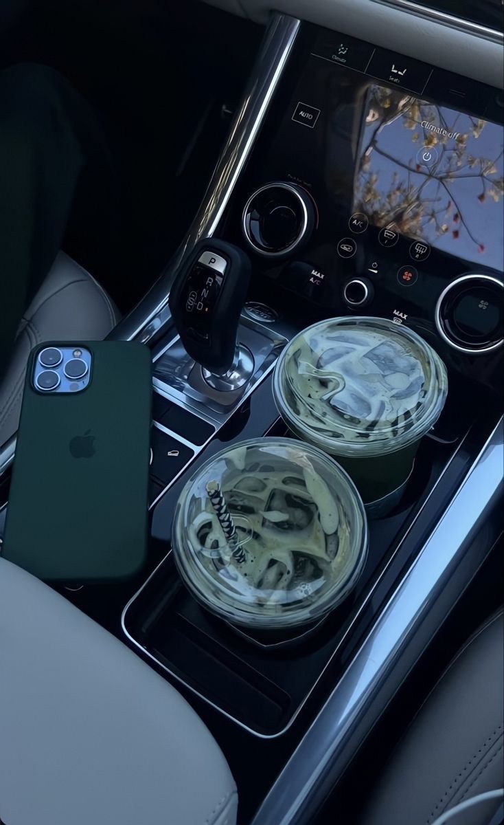 ceelasylviaa's tweet photo. coffee &amp; matcha talks on the road🤍 https://t.co/7Dv8Xtaraq