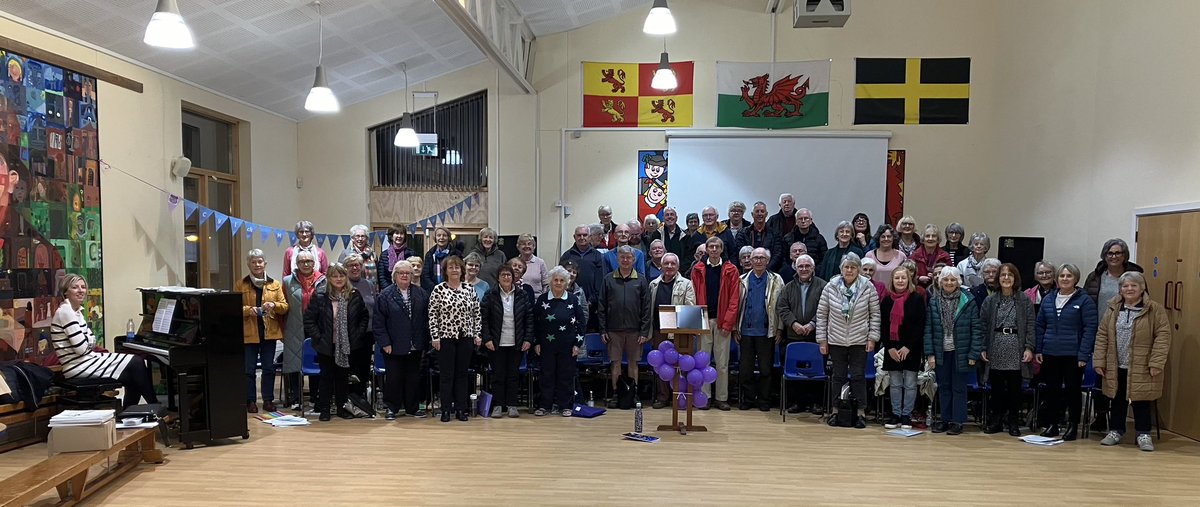 bytholwyrdd's tweet image. Ry ni’n edrych ymlaen at gyngerdd y 5 nos Sadwrn ‘ma (Tachwedd 16). Y côr yn 5 oed, amser cychwyn 5 pm a phris mynediad i oedolion £5! Bingo! Cawn gwmni Ela a Nanw, dwy o sêr #GŵylAled #GŵylCerddDant2024 ac Eisteddfod 🏴󠁧󠁢󠁷󠁬󠁳󠁿 @CFfICymru a’u #mam Carys. Yr elw at apêl #PlantMewnAngen