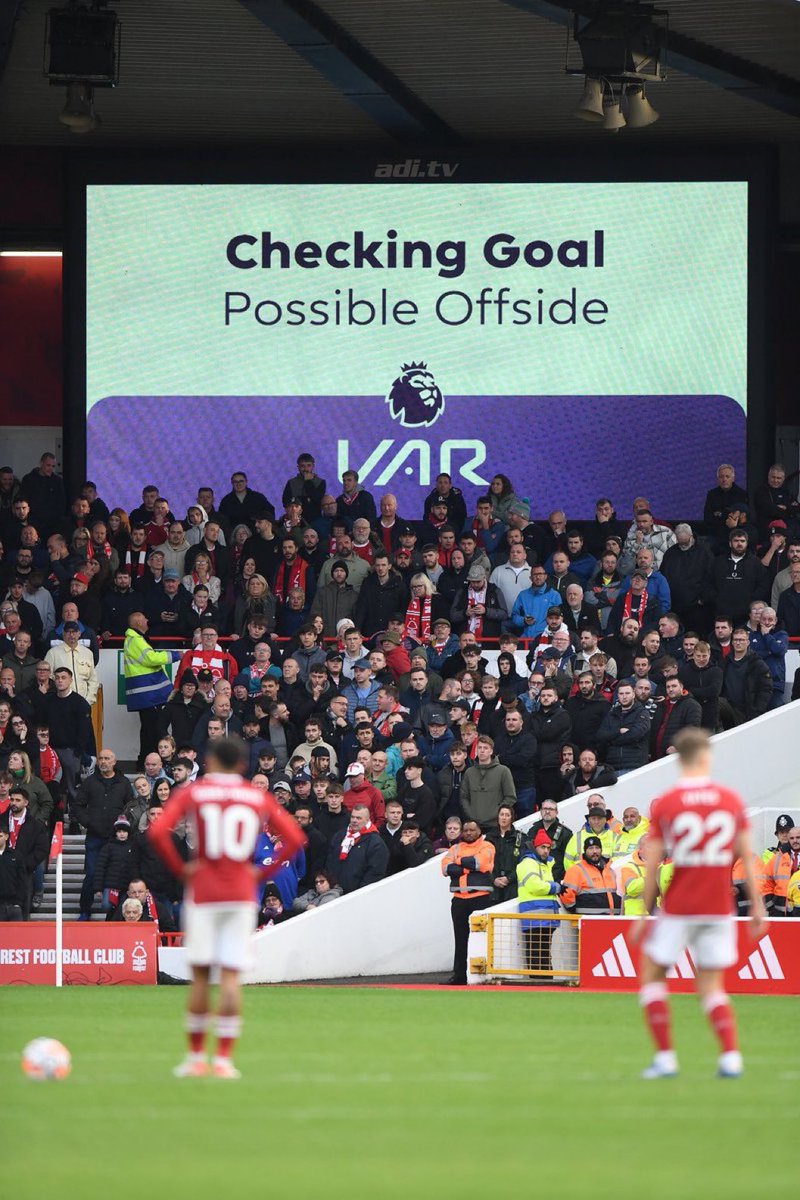 Fooootest's tweet photo. FIFAがVARの代替案として「Football Video Support（FVS）」システムの開発を目指しているとの報道💥

このシステムでは、監督が誤審だと思われる判定に対して「チャレンジ」を行うことが可能に🤚🚨

📰@lequipe https://t.co/3vSR0vNzOn