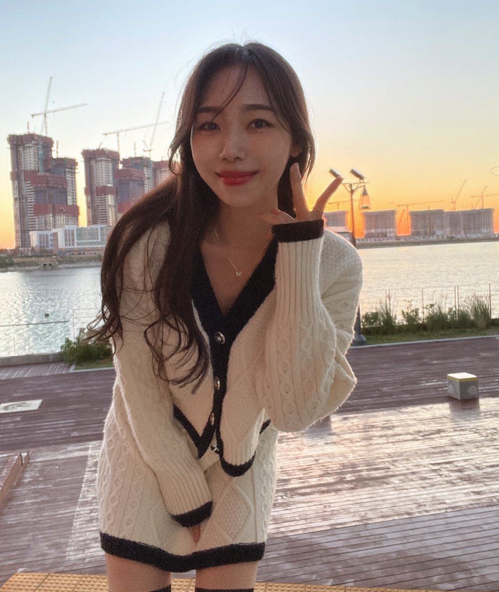 yuriifully_y's tweet photo. It’s been a while😗
How have you been? https://t.co/b6Qv5tK3aD