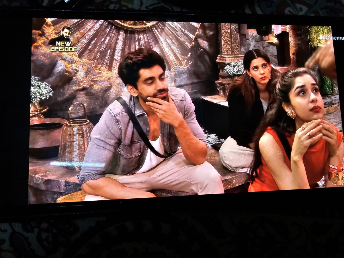 talkwithyou2023's tweet photo. Inki fati padi h #buttering chalu #rajatdalla bhaai
Ohhhh my god #EishaSingh 😃😃 https://t.co/O8d0FCtpey
