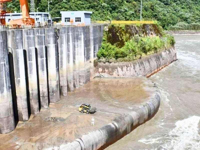 925forever's tweet image. Sequía en la Amazonía agrava la producción de Coca Codo Sinclair, que en este momento opera en el 20% de su capacidad

La hidroeléctrica #CocaCodoSinclair no tiene embalse, su generación depende del caudal del río Coca, que ha caído en una situación crítica.

#Ecuador 
#Guayaquil