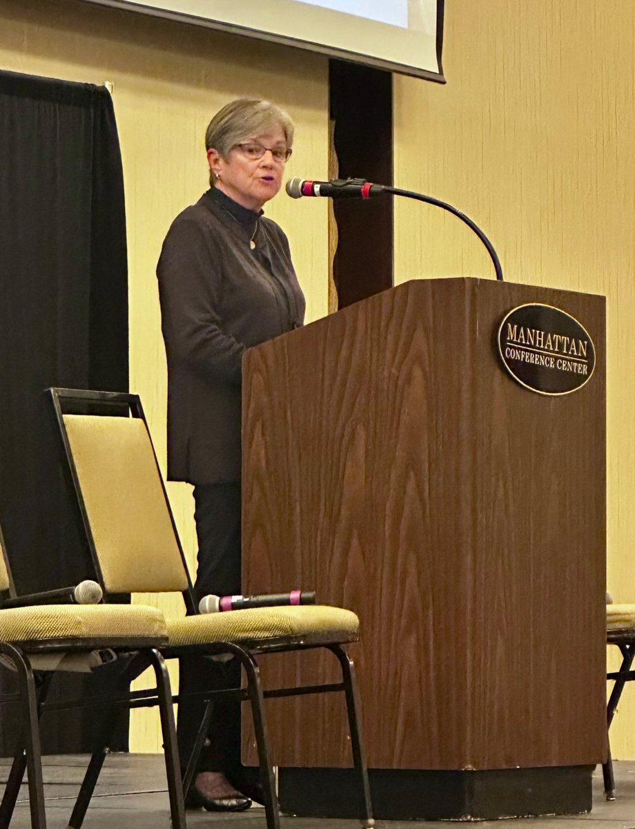 KStateKCARE's tweet photo. “It starts with us.” @GovLauraKelly thanks #SusanMetger and the #KansasWaterInstitute for expansive efforts to create a model that expands cultural change about water conservation throughout the state. https://t.co/IeHBoHY1E6