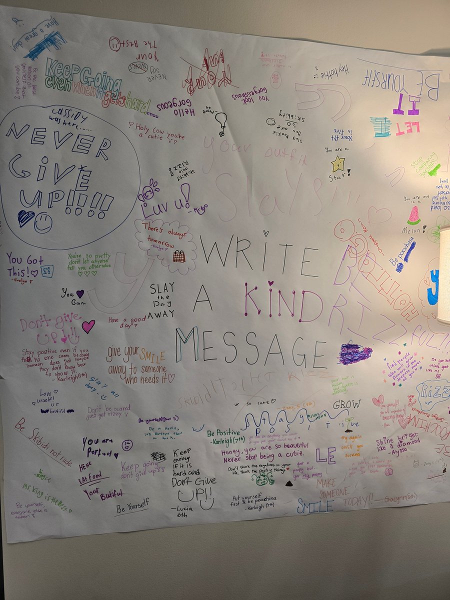 Happy #WorldKindnessDay! 🌟 VBMS students had a chance to spread kindness by writing uplifting messages on a poster in the library. Let’s keep the kindness going—small acts can make a big difference! 💙