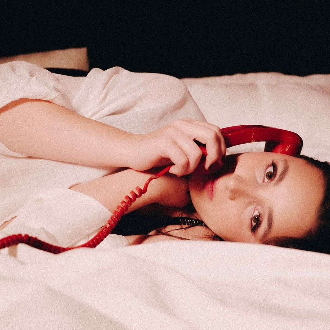 WIWK out now !!💋
i created this song over 2 years ago when i was living in LA. i wrote “what if we kissed” about picking up that drunk call at 3:00am even though you know its a bad idea. so happy it’s out and excited for you  all to hear it!!
🖤
tinyurl.com/3sap8yhu