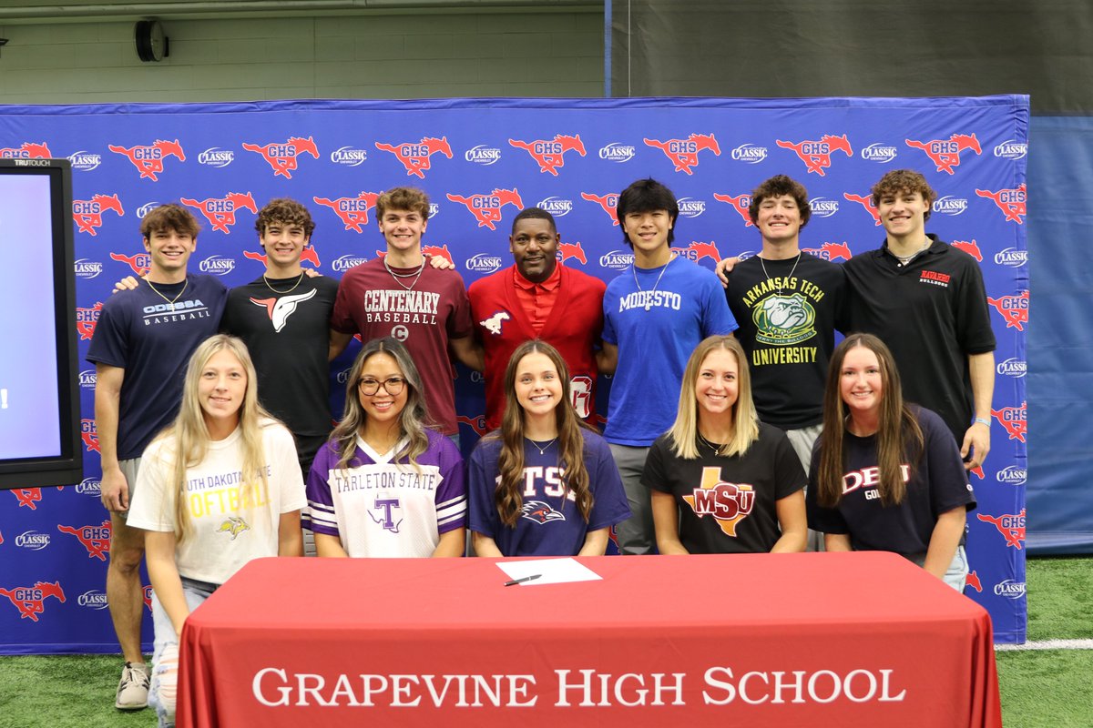 GCISD's tweet photo. Congratulations to the 19 student-athletes from @CHPantherPride and @Grapevine_HS who committed to playing at the collegiate level. These students celebrated National Letter of Intent Day by signing their letters in front of friends, families and coaches.

https://t.co/gJji3aBr0M https://t.co/qLfhJM4ifH