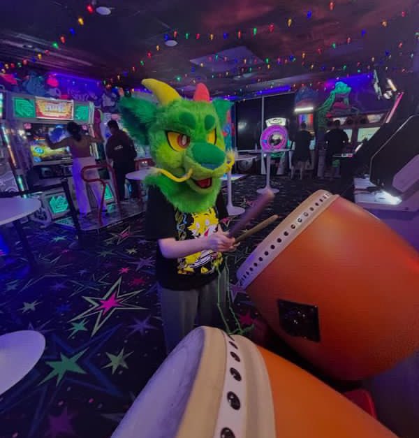 milozaard's tweet photo. dragon at the arcade?!?😱 https://t.co/DpPOgIBGvq