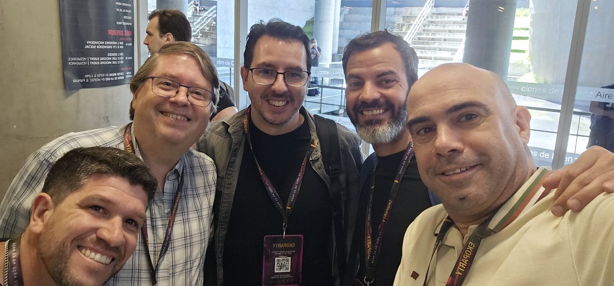 A punto de comenzar la charla sobre desafíos forenses en A 1 BIT DE IR RN CANA en #ekoparty junto a grandes colegas y amigos