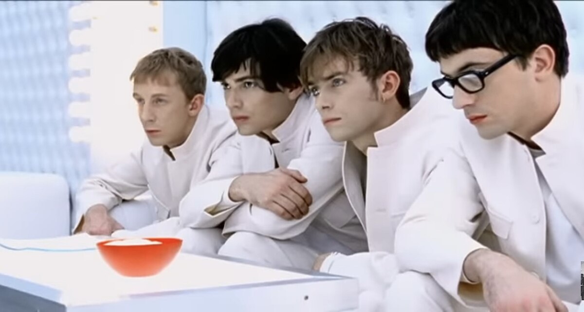 alexjameshq's tweet photo. Throwback to 'The Universal' - released on this day in 1995... #blur #theuniversal @blurofficial https://t.co/QulHWrTZlH