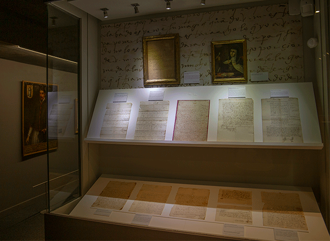 DeliriumBooks's tweet photo. Os recomendamos que visitéis la #exposición 'El Archivo del #CondedeOrgaz' en la @BNE_biblioteca.
☑Un rico fondo documental que recorre 8 siglos de historia a través de 125 obras: privilegios rodados del XII, XIII y XIV, documentos carlistas...
▶+info: https://t.co/r6RLKFw0qJ https://t.co/i7SH4TYi8B