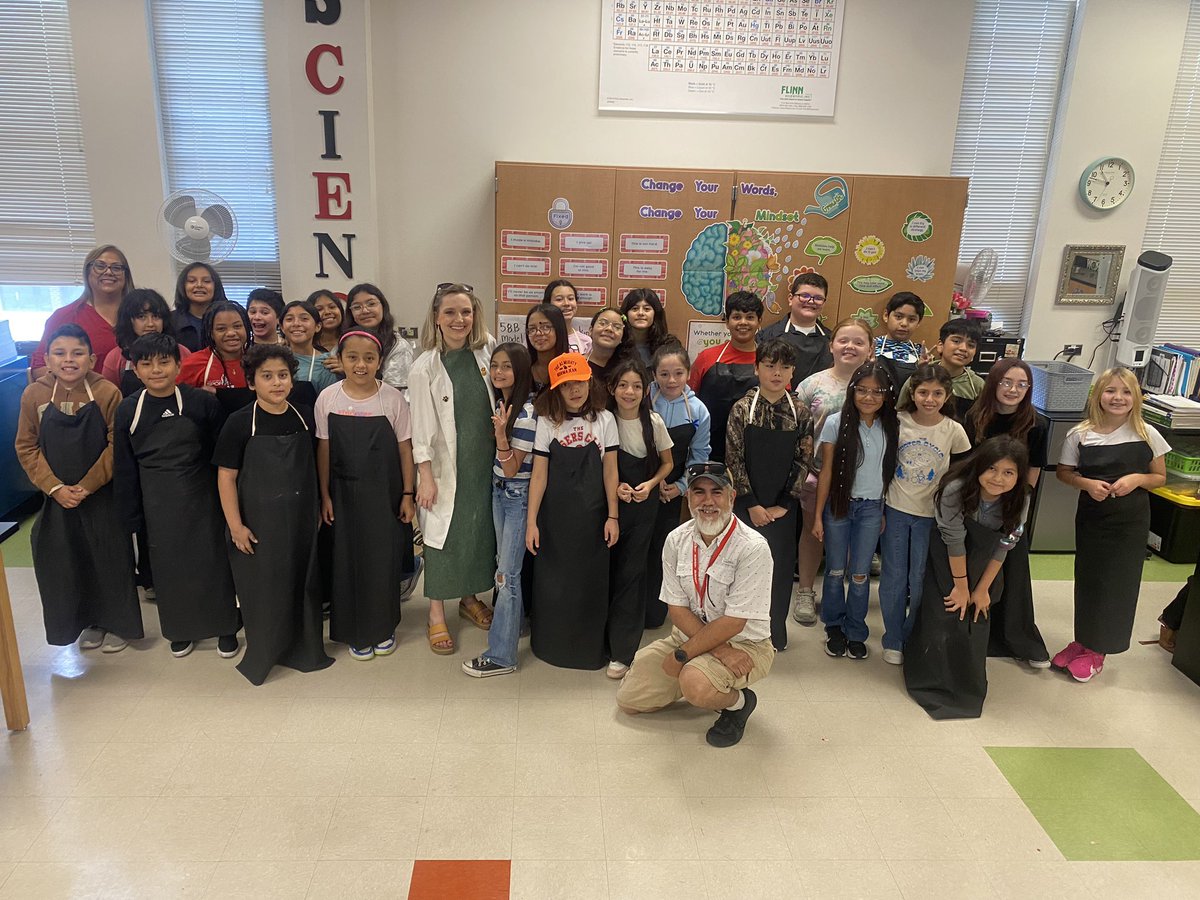 KSATSarahSpivey's tweet photo. #ScienceWithSarah Salt Dough Circuits 🍞💡
What an amazing morning with @SanAntonioZoo and the 5th graders of @SAISDHawthorne!
We made circuits using homemade Play-Doh! Make sure to check out the experiment and do it at home with your kiddos!
DETAILS ➡️ https://t.co/oKGAO5sr53 https://t.co/ZQbgzByz6v