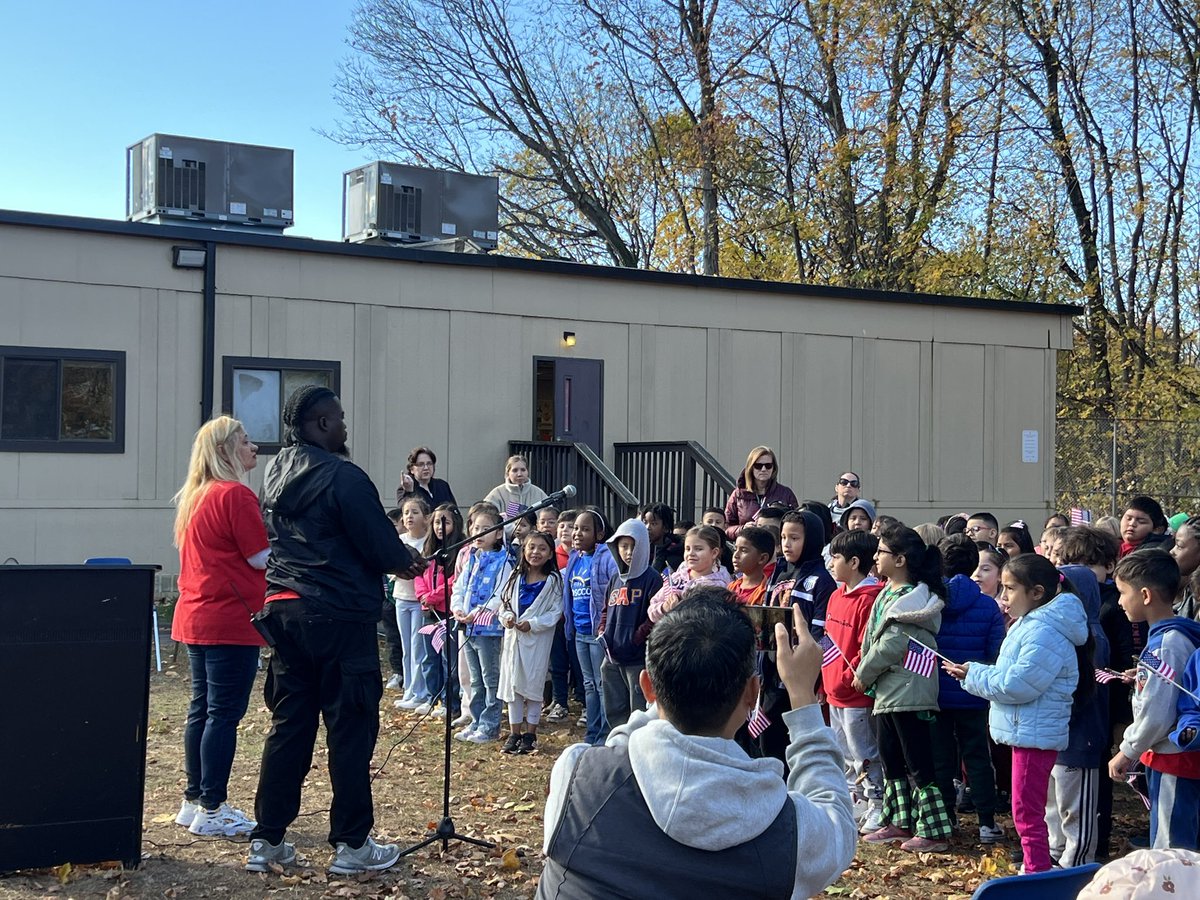 ToquamMagnet's tweet photo. Toquam had a wonderful Veteran’s Day assembly yesterday where we honored all those who served and fought for our freedoms! https://t.co/dXWFDcU8Do