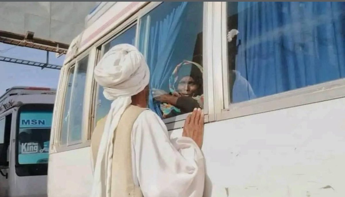 ونغني لو زاد الحنين ياريتو كان سفراً معاك ..🤍