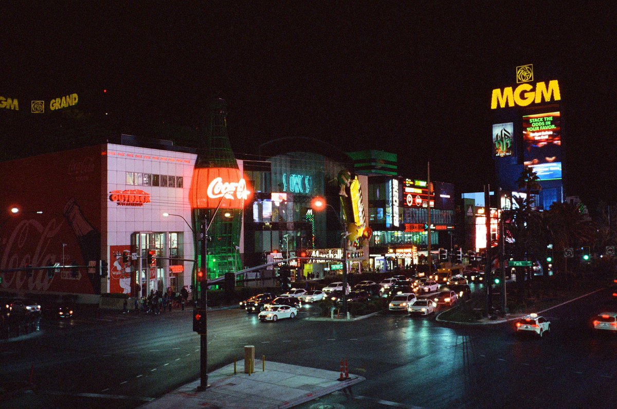 ALTOcaptured's tweet image. The Camera 👋 the Photos #35mm