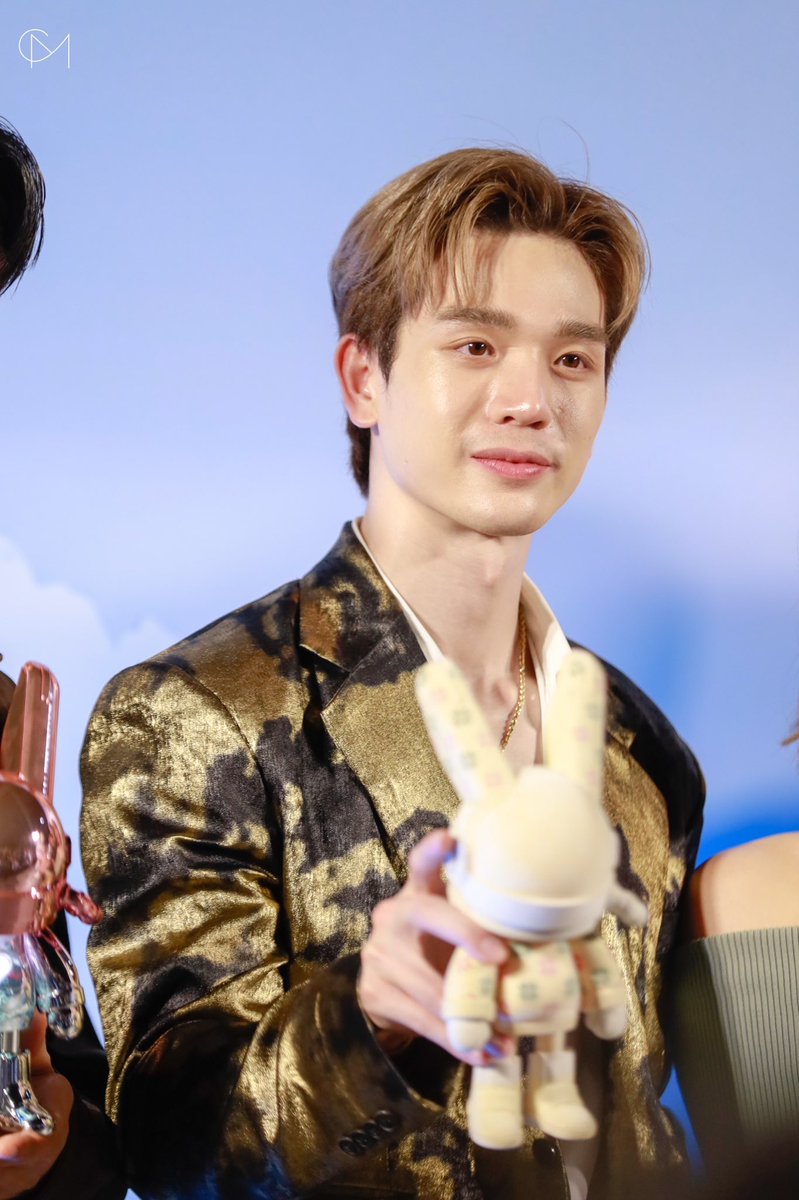 CM2Connect's tweet photo. “ ตงตง กฤษกร ”  ร่วมงาน “ICONSIAM BANGKOK ILLUMINATION 2024 X ROBBI" โดยงานนี้ยังจัดแสดงอาร์ตทอย ROBBi ที่สูงที่สุดในโลก พร้อม Pop up store ให้แฟนได้เลือกซื้อคอลเลคชั่นพิเศษก่อนใคร 💫

#ICONSIAM
#BKKIllumination2024xROBBi
#tongtong_thestar12 #ตงตงกฤษกร https://t.co/PUBCzPOKUI