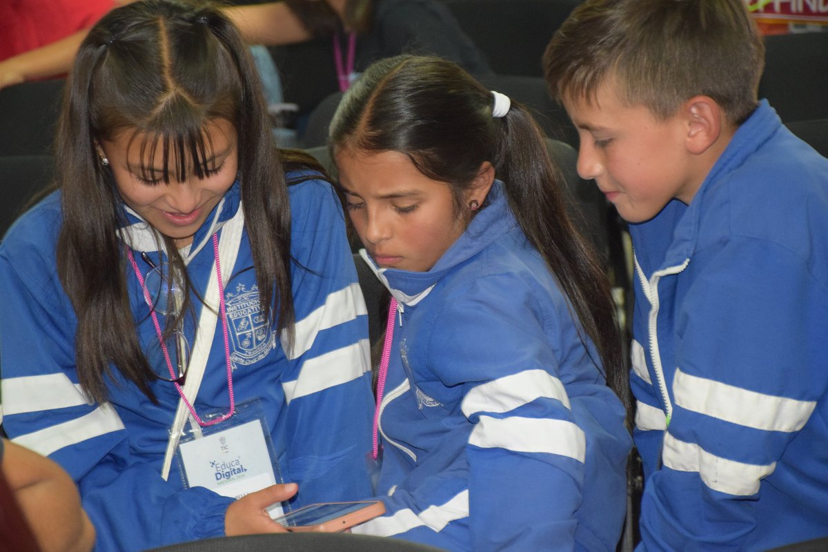 CompuParaEducar's tweet image. ¡Inicia #EducaDigital Colombia y #MakerLab Nacional en Bogotá! Docentes y estudiantes de toda Colombia se reúnen para aprender, practicar y construir con @CompuParaEducar.