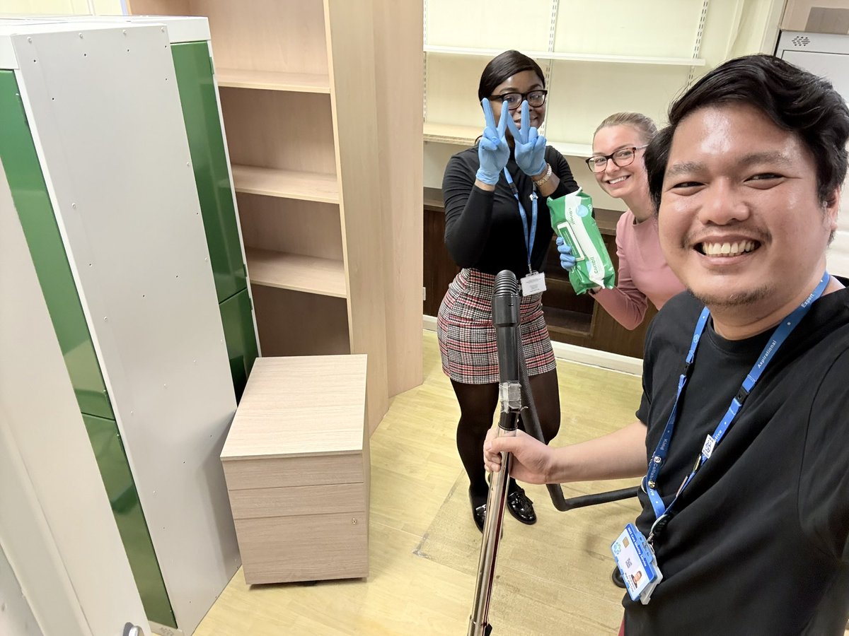 When End of Life Care Education team participated in Dump the Jump initiative👌😊We treat our office like home😊

#DumpTheJunk
<a href="/ImperialNHS/">Imperial NHS 💙</a>