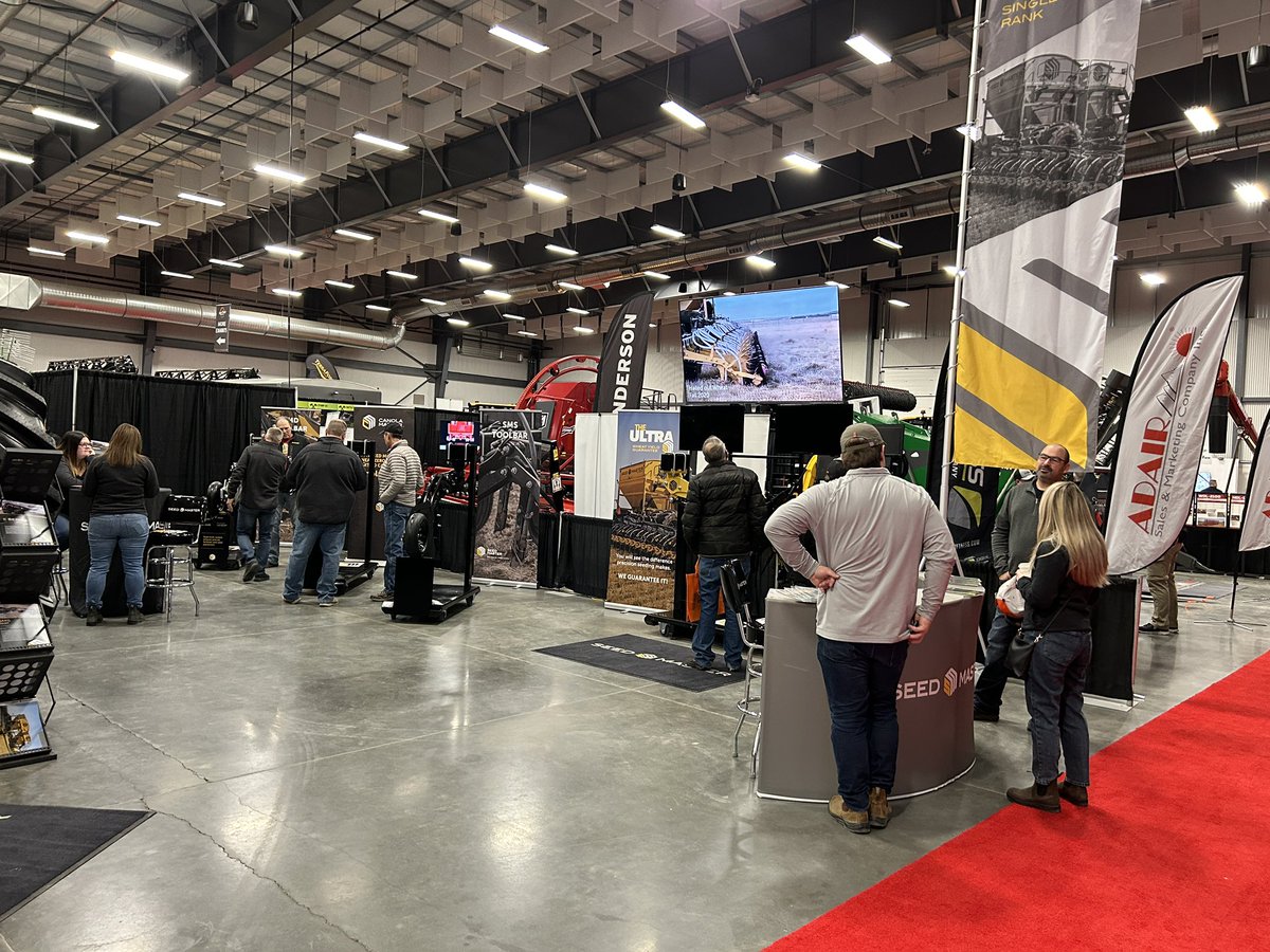 AlbertaAGCentre's tweet image. Day one of the @agritradetoday has begun and you may find a few of us with our friends over at the @SeedMasterMfg booth. They are showcasing their new E860 cart. Come on over and say hi! 

#SeedMaster #AlbertaAGCentre #agritradefair2024 #agritrade #tradeshow #farmshow #seeding…