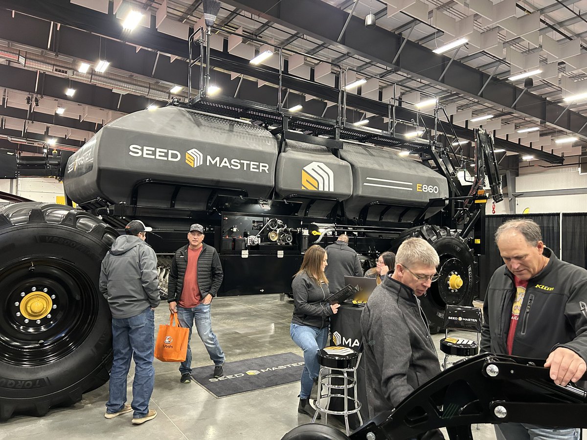 AlbertaAGCentre's tweet image. Day one of the @agritradetoday has begun and you may find a few of us with our friends over at the @SeedMasterMfg booth. They are showcasing their new E860 cart. Come on over and say hi! 

#SeedMaster #AlbertaAGCentre #agritradefair2024 #agritrade #tradeshow #farmshow #seeding…