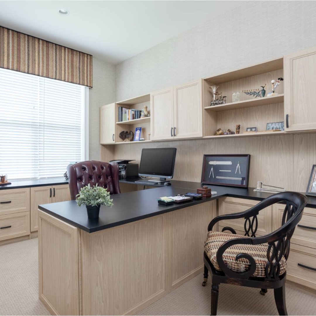 NEnglandClosets's tweet photo. Boost productivity and create a calm, clutter-free workspace with our custom office solutions! 🖥️✨ Say goodbye to distractions and hello to a streamlined setup that inspires. 

#NewEnglandClosets #CustomClosets #ClosetDesign #Organization #HomeDesign https://t.co/LrImJMh3Ot