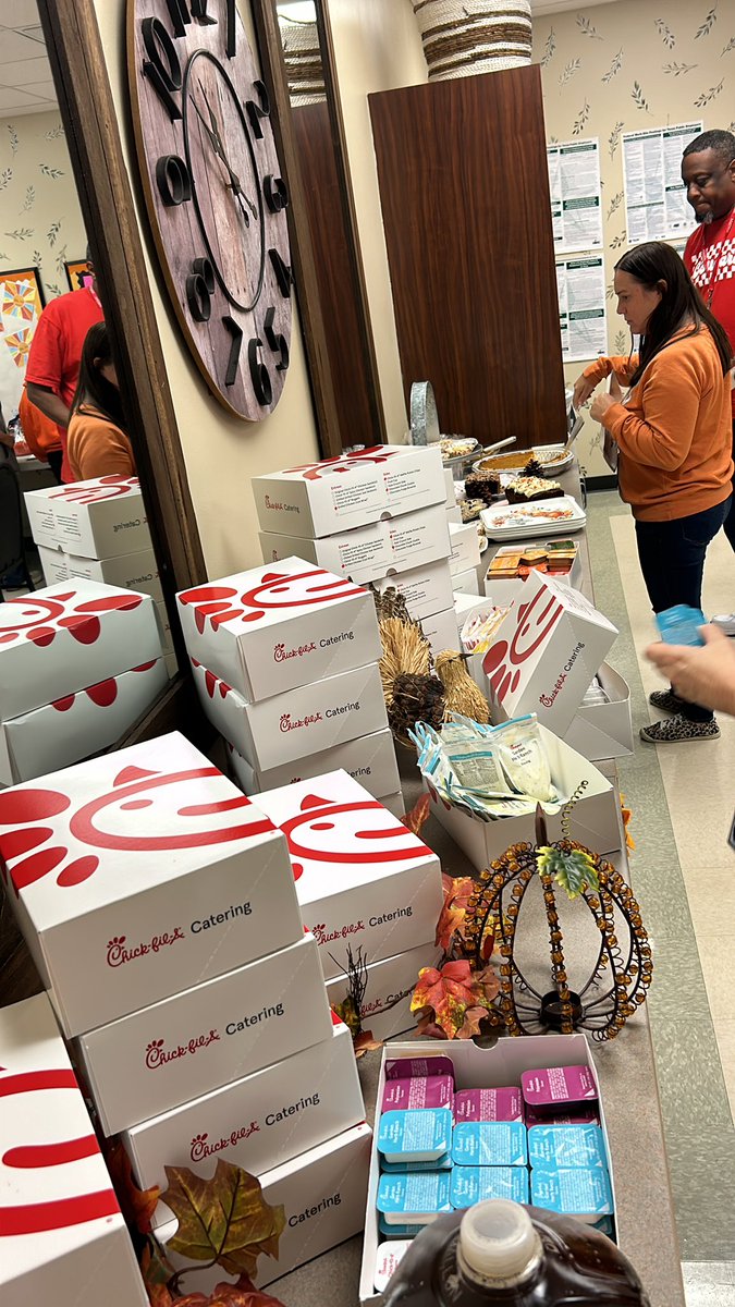 What an amazing support team!  Our PTO at Creekview is feeding us ChickFilA lunch and Tarts and Dolce desserts.  You all have hearts of love toward our teachers.  So blessed you lift us up each day.  ❤️ <a href="/TomballISD/">Tomball ISD</a> <a href="/CES_Schultz/">Kathy Schultz</a> <a href="/TISDCES/">Creekview Elementary</a>