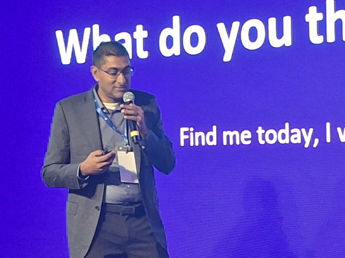 questionpro_es's tweet photo. Tecnología que transforma el futuro 🤖

Vivek Bhaskaran, fundador y CEO de QuestionPro, habla sobre las innovaciones tecnológicas que están abriendo posibilidades para la industria de los insights y CX. 
Estas son las tendencias que transforman  el futuro en el #XDayBrasil2024 🇧🇷 https://t.co/aJoEer4b3K
