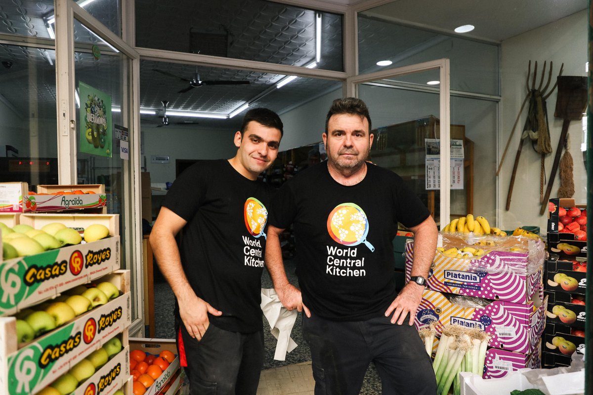 WCKitchen's tweet photo. Our scouting team is on the look out for more fruit shop partners as they reopen so that we can continue supporting the economic recovery of the region at the same time as bringing food to the people who need it. #ChefsForSpain (3/3) https://t.co/5UQfsVJJUU