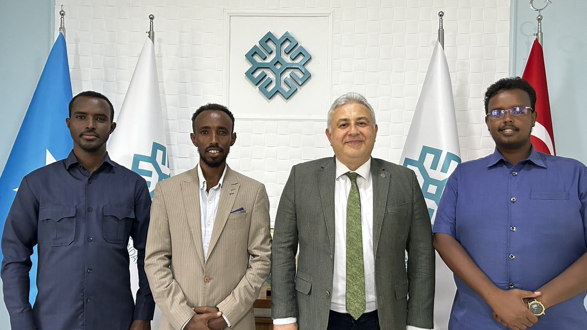 tmfsomalia's tweet photo. 🇹🇷 Somali Türkiye Mezunları Derneği Başkanı Abdinasir Abbi Hassan ve Dernek Genel Sekreteri Mohamud Ismail Kulane KM4 Kampüsümüzü ve Temsilcilik ofisimizi ziyaret etti.

#Turkish #Maarif #school #Türkiye #Somali #Somalia #Soomaaliya #Mogadishu #Muqdisho https://t.co/vvAdttJxn2