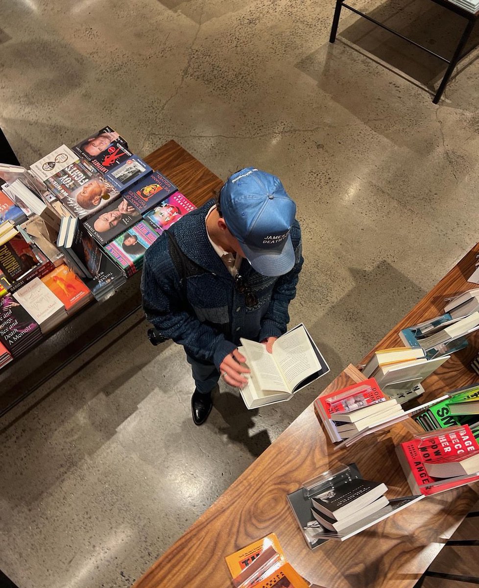 st4rb0yRW's tweet photo. *✭˚・゚. 𝘱𝘰𝘦𝘵𝘳𝘺 𝘪𝘴 𝘢𝘳𝘵,
𝘢 𝘭𝘰𝘷𝘦 𝘭𝘦𝘵𝘵𝘦𝘳
𝘵𝘰 𝘺𝘰𝘶𝘳 𝘴𝘰𝘶𝘭. 📚. ・˚ ✭*
#thisisbeta 🐨 https://t.co/fkUFggAtFp
