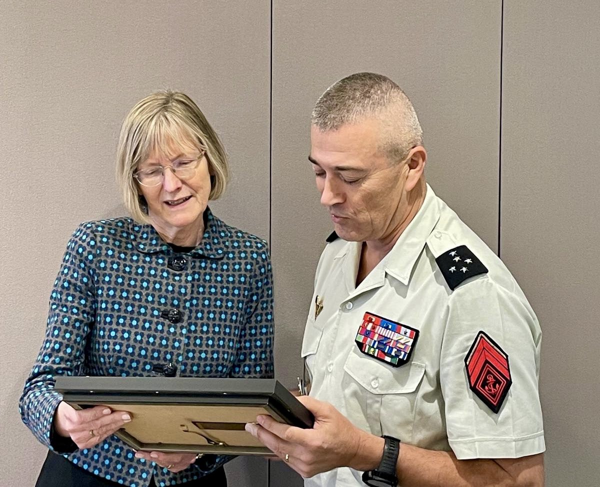 AusAmbFR's tweet photo. Le Général Burkhard @CEMA_FR est un dirigeant exemplaire et un grand ami de l'Australie. J'ai eu l'honneur de m'entretenir une nouvelle fois avec lui. Les forces armées 🇦🇺&amp; 🇫🇷 travaillent ensemble pour faire progresser la paix, la stabilité et la prospérité de notre région. https://t.co/vtbKFHBt9j